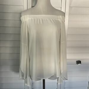 Mm NWOT off the shoulder Blouse